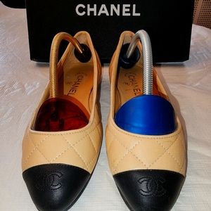 CHANEL Flats